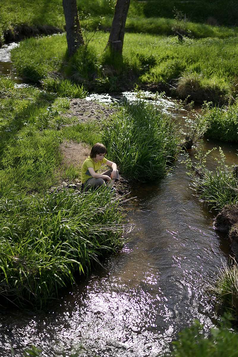 Une pause au bord de l'eau dans les environs de Colroy la Roche